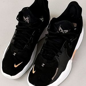 Nike "Paul George" Air basketball shoes size 11.